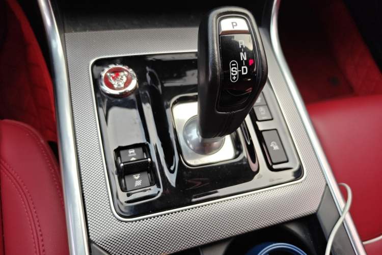 Used Jaguar XEL 2020 2.0T 200 PS R-DYNAMIC S Advanced Sport Edition Gear Lever