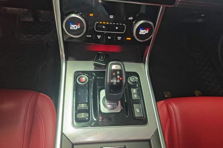 Used Jaguar XEL 2020 2.0T 200 PS R-DYNAMIC S Advanced Sport Edition Gear Lever