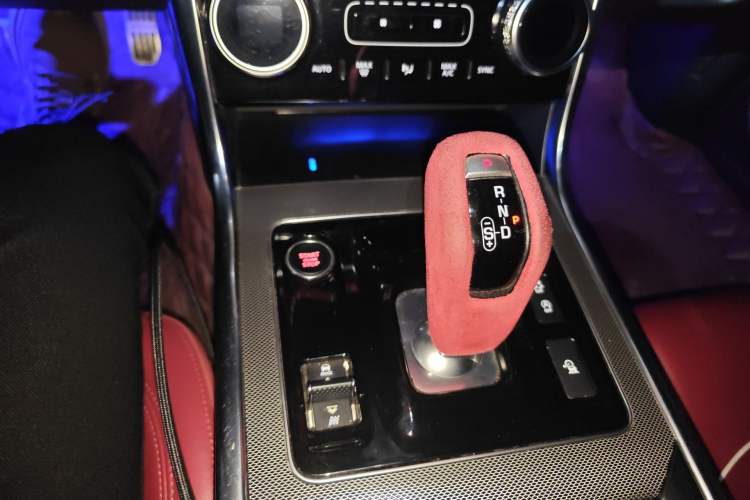 Used Jaguar XEL 2020 2.0T 200 PS R-DYNAMIC S Advanced Sport Edition Gear Lever