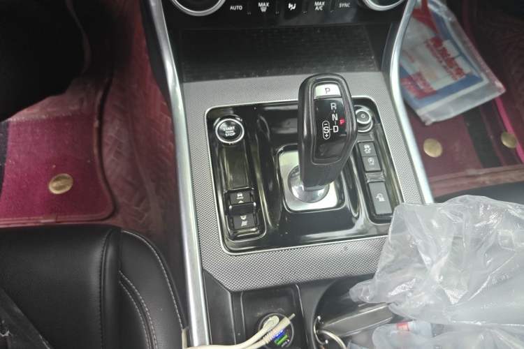 Used Jaguar XEL 2020 2.0T 200PS R-DYNAMIC Youth Sports Edition Gear Lever