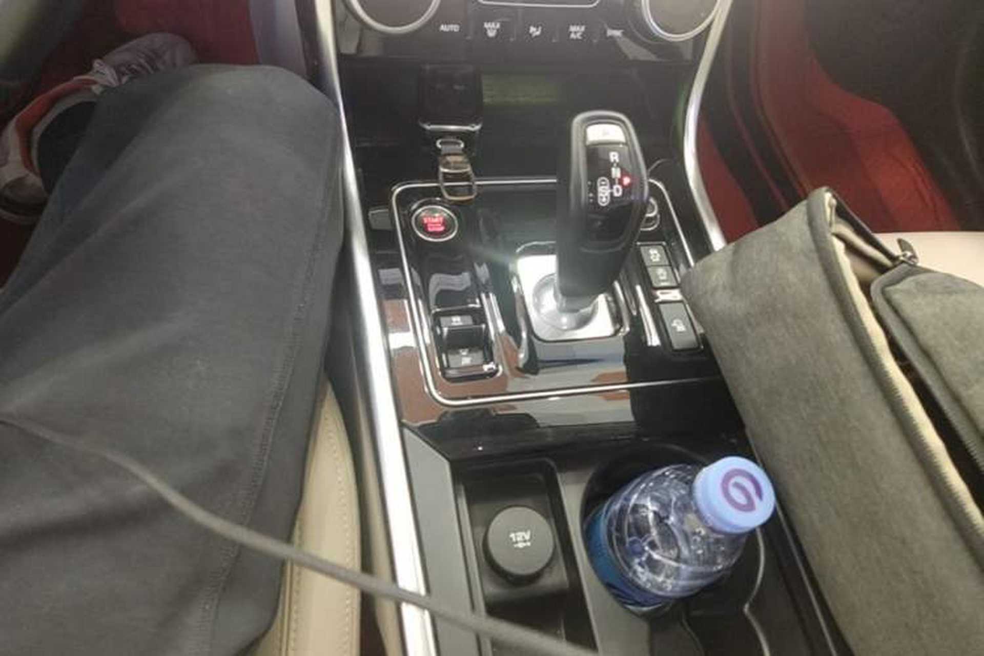 Used Jaguar XEL 2020 2.0T 250 PS SE Tech-Elegant Edition Gear Lever