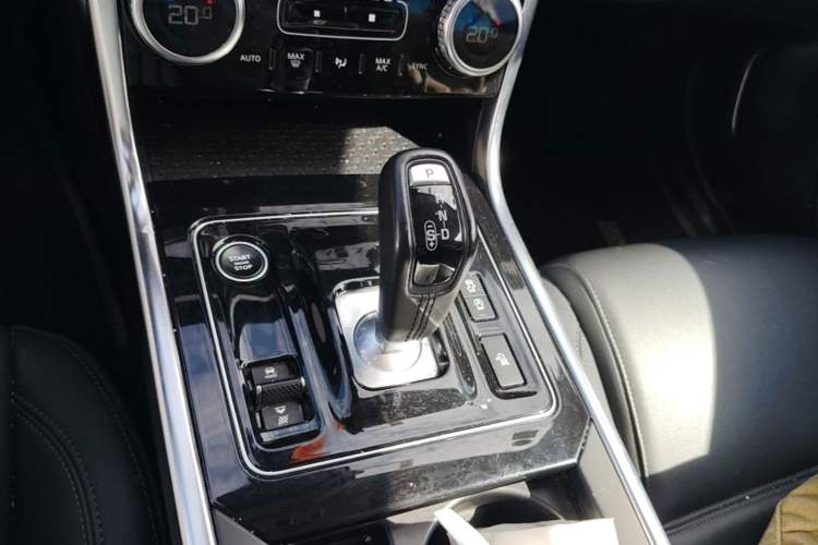 Used Jaguar XEL 2020 2.0T 200 PS S Advanced Elegance Edition Gear Lever