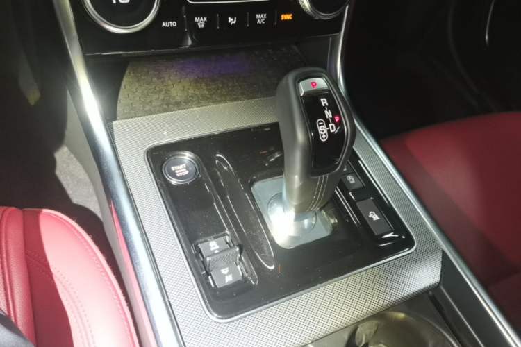 Used Jaguar XEL 2020 2.0T 200 PS R-DYNAMIC S Advanced Sport Edition Gear Lever