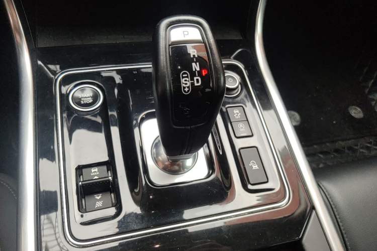 Used Jaguar XEL 2020 2.0T 200 PS S Advanced Elegance Edition Gear Lever