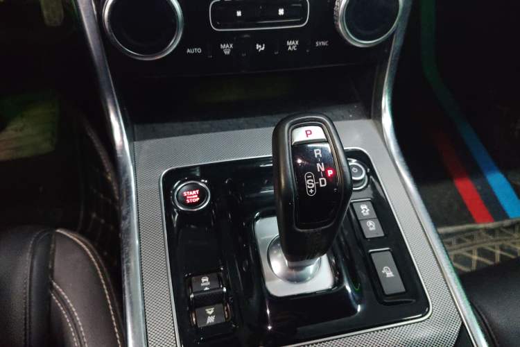 Used Jaguar XEL 2020 2.0T 200PS R-DYNAMIC Youth Sports Edition Gear Lever