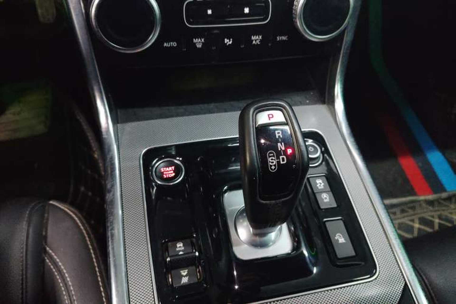 Used Jaguar XEL 2020 2.0T 200PS R-DYNAMIC Youth Sports Edition Gear Lever