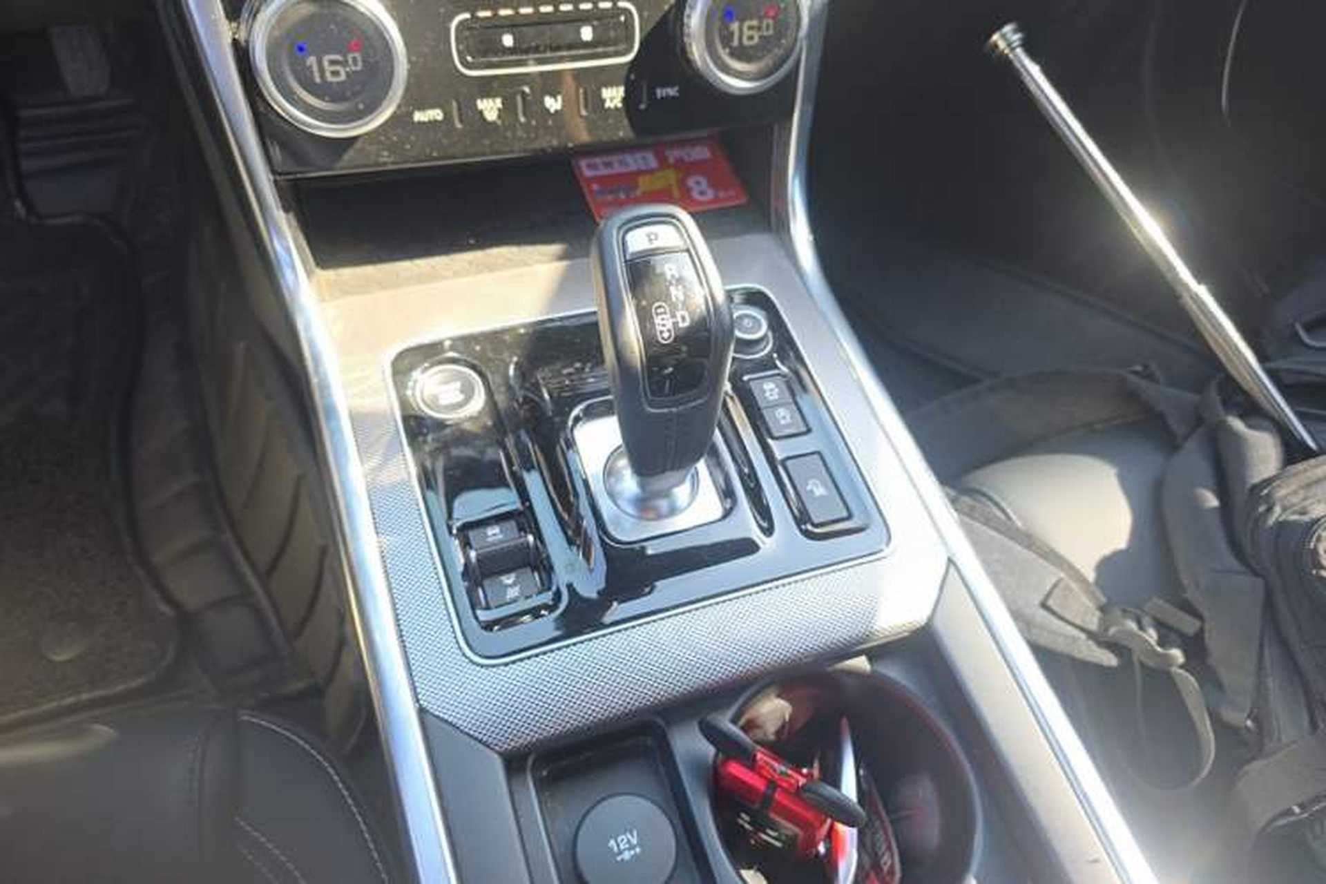 Used Jaguar XEL 2020 2.0T 200PS R-DYNAMIC Youth Sports Edition Gear Lever