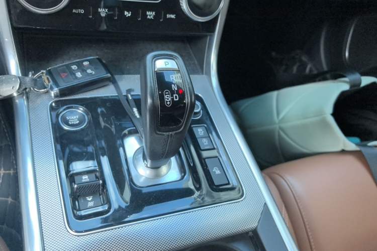 Used Jaguar XEL 2020 2.0T 200 PS R-DYNAMIC S Advanced Sport Edition Gear Lever