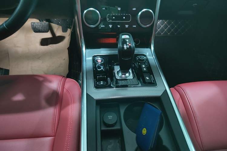 Used Jaguar XEL 2020 2.0T 200 PS R-DYNAMIC S Advanced Sport Edition Gear Lever