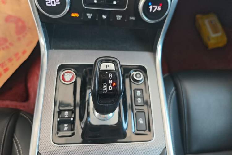Used Jaguar XEL 2020 2.0T 200PS R-DYNAMIC Youth Sports Edition Gear Lever