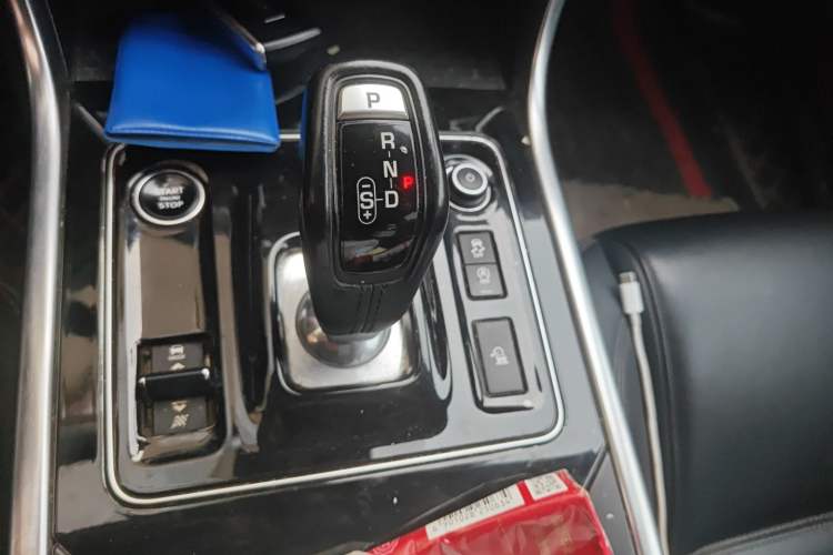 Used Jaguar XEL 2020 2.0T 200 PS S Advanced Elegance Edition Gear Lever