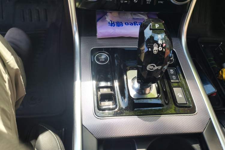Used Jaguar XEL 2020 2.0T 200PS R-DYNAMIC Youth Sports Edition Gear Lever