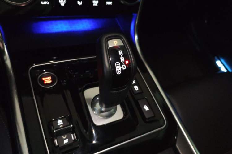 Used Jaguar XEL 2020 2.0T 200 PS S Advanced Elegance Edition Gear Lever