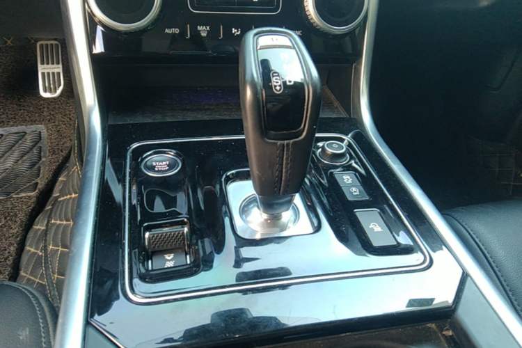 Used Jaguar XEL 2020 2.0T 200 PS S Advanced Elegance Edition Gear Lever