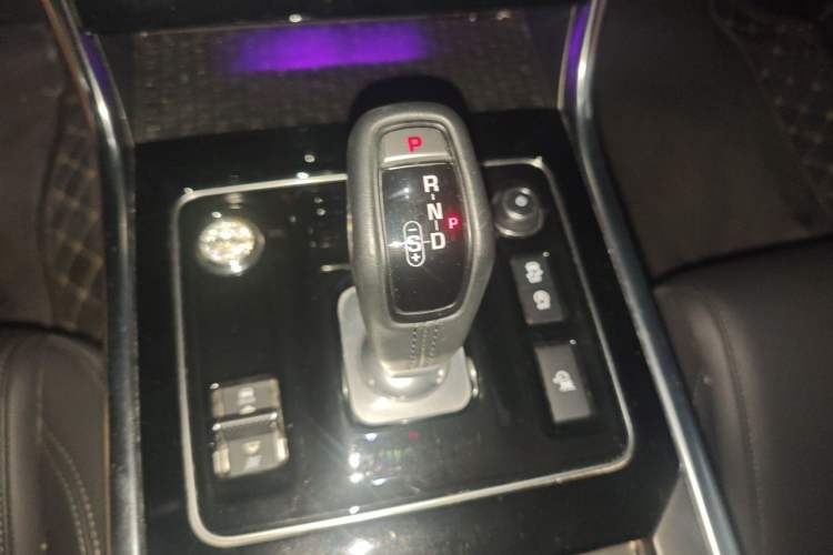 Used Jaguar XEL 2020 2.0T 200 PS S Advanced Elegance Edition Gear Lever