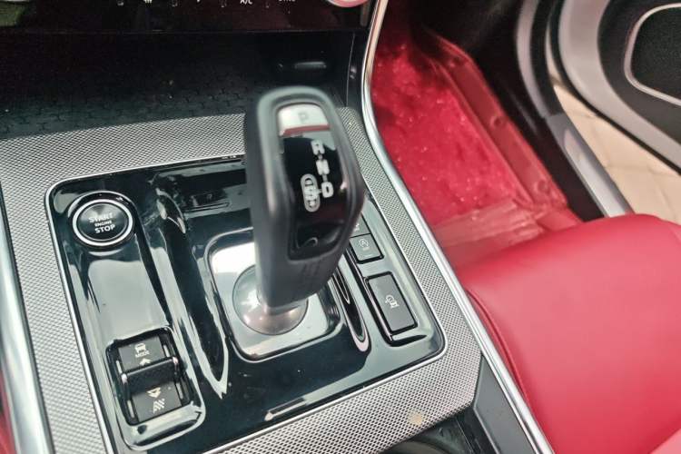 Used Jaguar XEL 2020 2.0T 200 PS R-DYNAMIC S Advanced Sport Edition Gear Lever