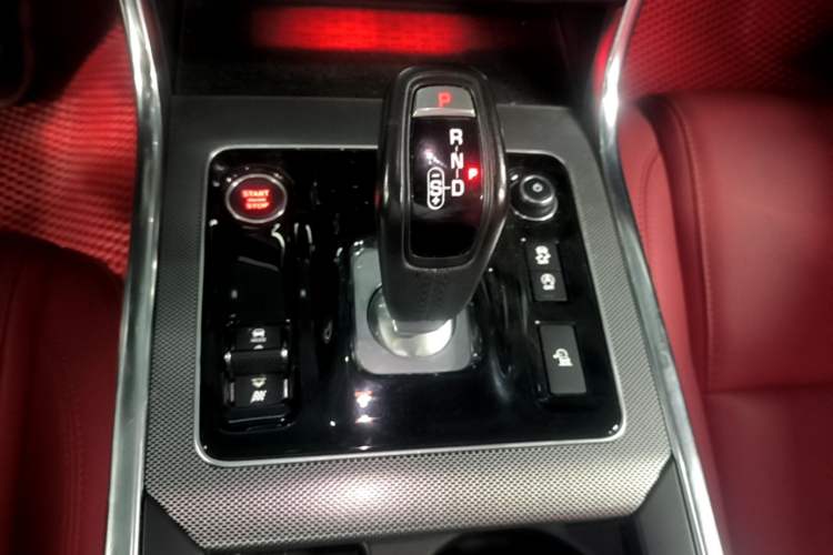 Used Jaguar XEL 2020 2.0T 200 PS R-DYNAMIC S Advanced Sport Edition Gear Lever