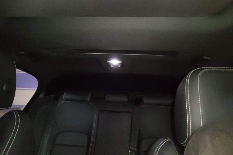 Used Jaguar XEL 2020 2.0T 200PS R-DYNAMIC Youth Sports Edition Headliner