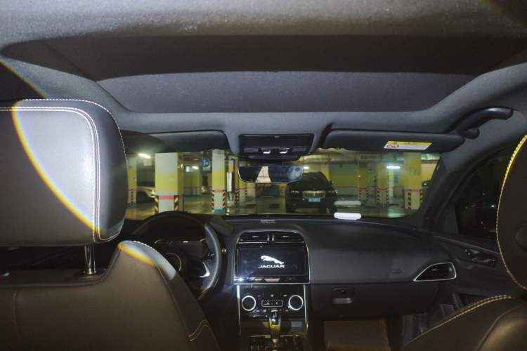 Used Jaguar XEL 2020 2.0T 200PS R-DYNAMIC Youth Sports Edition Headliner