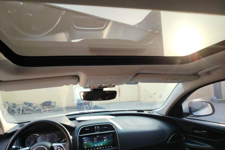 Used Jaguar XEL 2020 2.0T 200 PS S Advanced Elegance Edition Headliner