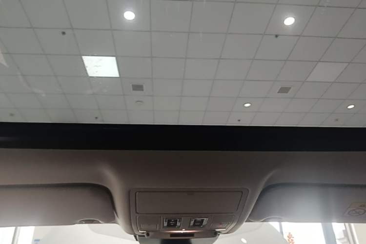 Used Jaguar XEL 2020 2.0T 200 PS S Advanced Elegance Edition Headliner