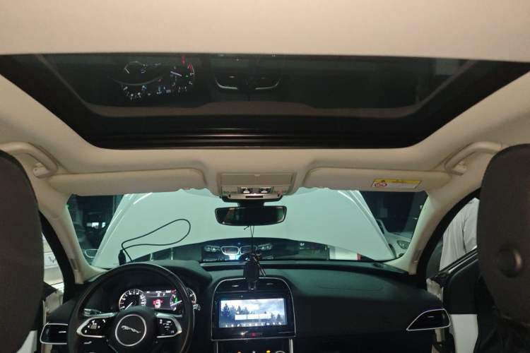Used Jaguar XEL 2020 2.0T 200 PS S Advanced Elegance Edition Headliner