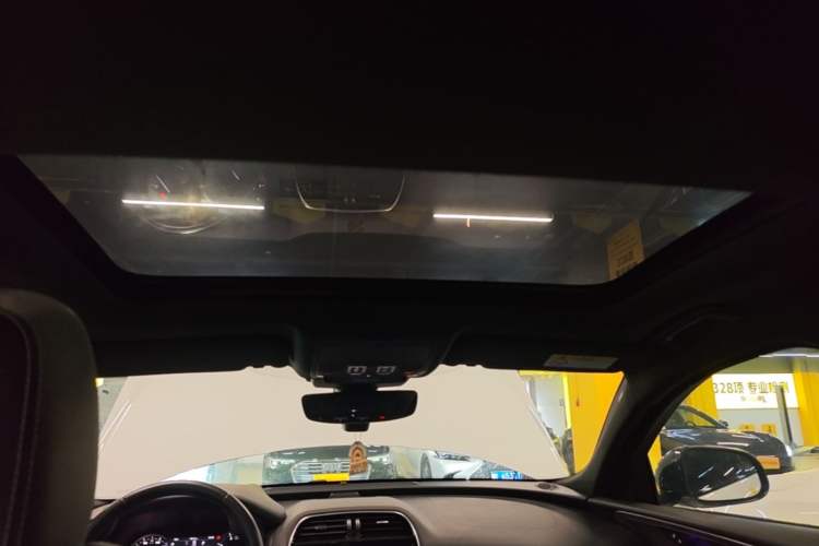 Used Jaguar XEL 2020 2.0T 200PS R-DYNAMIC Youth Sports Edition Headliner