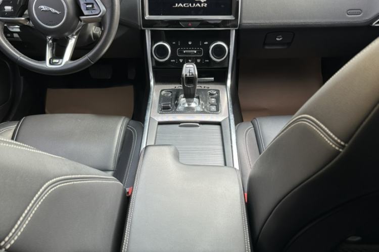 Used Jaguar XEL 2020 2.0T 200 PS R-DYNAMIC S Advanced Sport Edition Interior 1