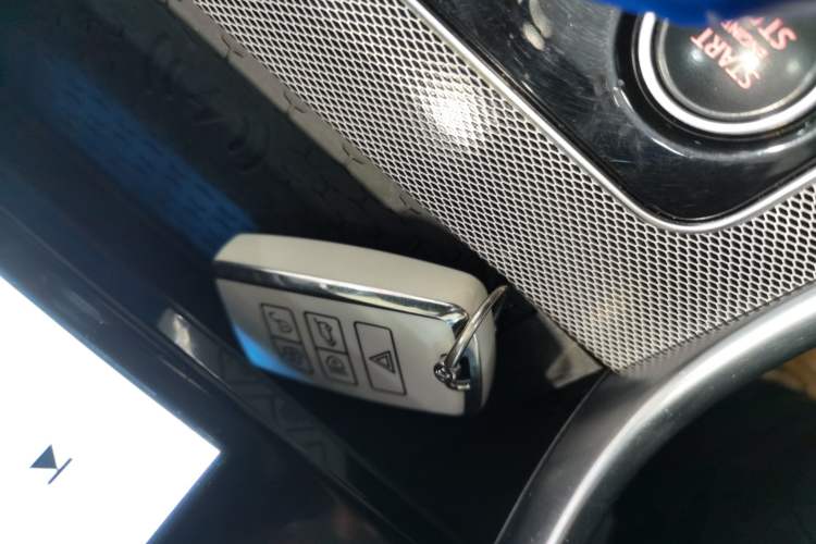 Used Jaguar XEL 2020 2.0T 200 PS R-DYNAMIC S Advanced Sport Edition Interior 1