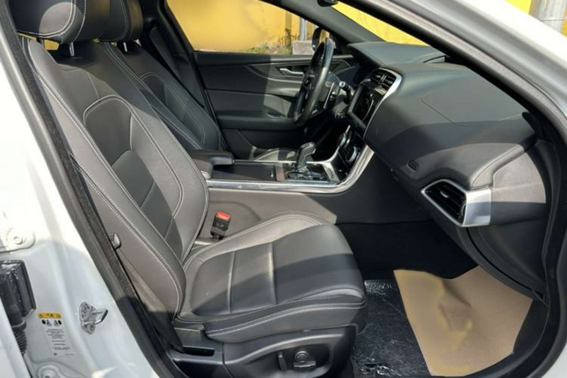 Used Jaguar XEL 2020 2.0T 200 PS R-DYNAMIC S Advanced Sport Edition Interior 11