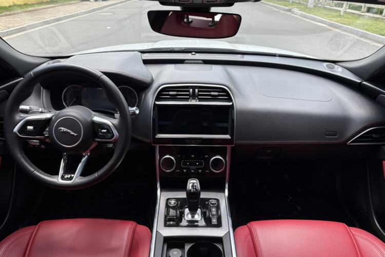 Used Jaguar XEL 2020 2.0T 200 PS R-DYNAMIC S Advanced Sport Edition Interior 2