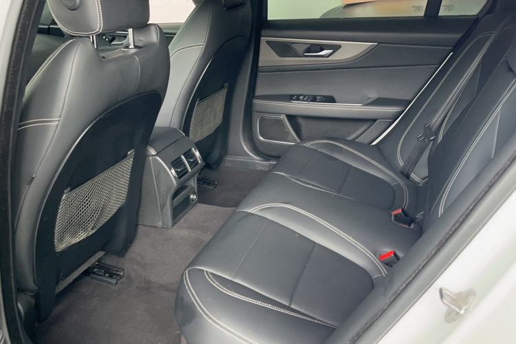 Used Jaguar XEL 2020 2.0T 200 PS R-DYNAMIC S Advanced Sport Edition Interior 2