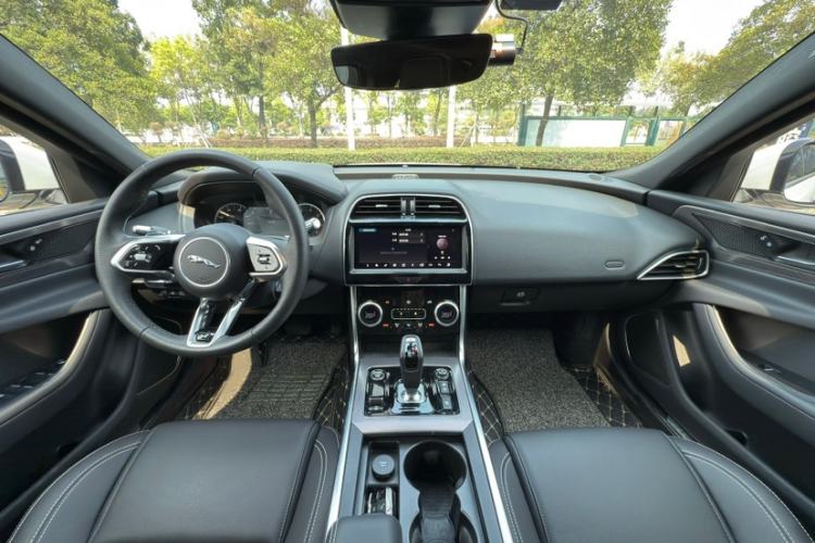 Used Jaguar XEL 2020 2.0T 200PS R-DYNAMIC Youth Sports Edition Interior 3