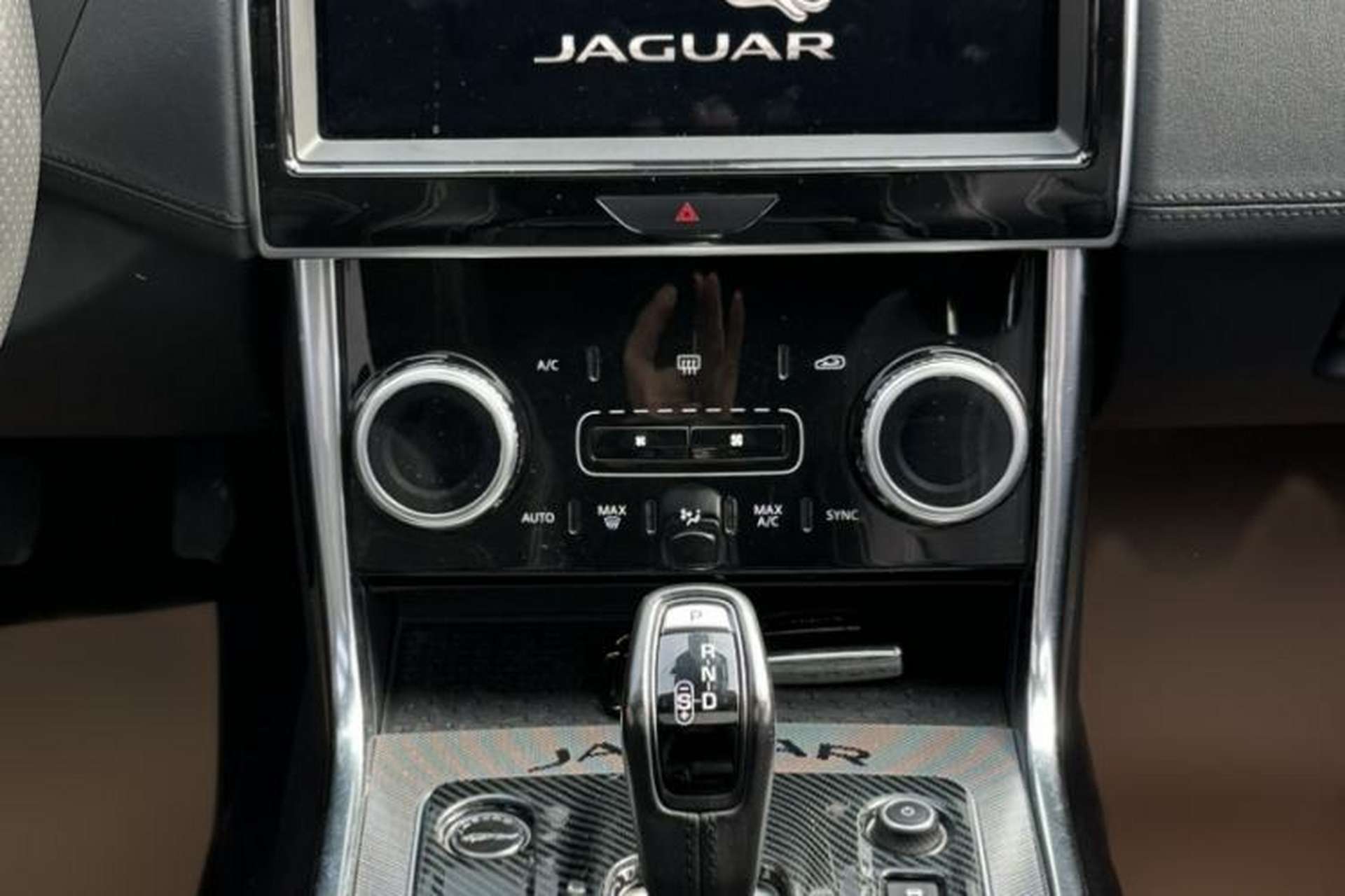 Used Jaguar XEL 2020 2.0T 200 PS R-DYNAMIC S Advanced Sport Edition Interior 3