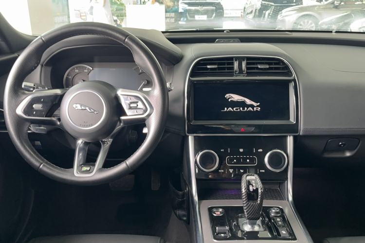 Used Jaguar XEL 2020 2.0T 200 PS R-DYNAMIC S Advanced Sport Edition Interior 3