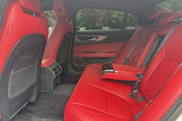 Used Jaguar XEL 2020 2.0T 200 PS R-DYNAMIC S Advanced Sport Edition Interior 3