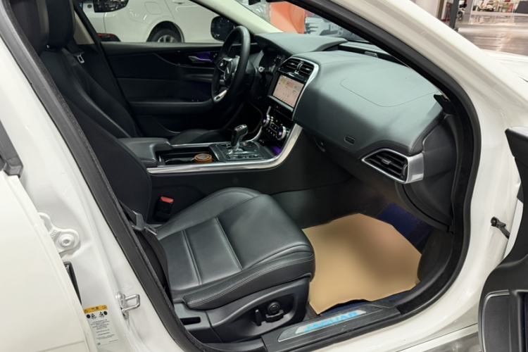 Used Jaguar XEL 2020 2.0T 200 PS S Advanced Elegance Edition Interior 4