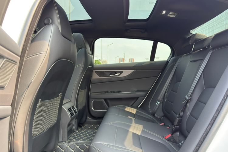 Used Jaguar XEL 2020 2.0T 200PS R-DYNAMIC Youth Sports Edition Interior 4