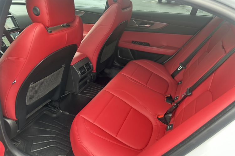 Used Jaguar XEL 2020 2.0T 200 PS R-DYNAMIC S Advanced Sport Edition Interior 4