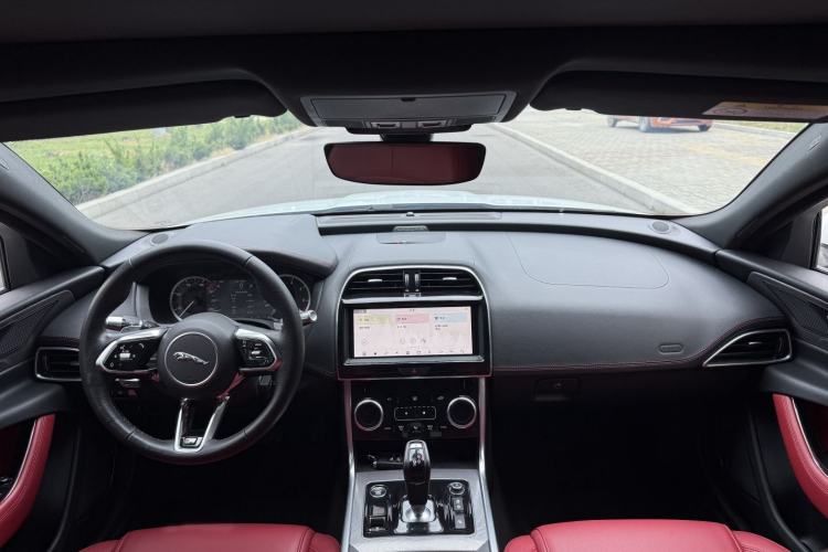 Used Jaguar XEL 2020 2.0T 200 PS R-DYNAMIC S Advanced Sport Edition Interior 4