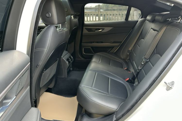 Used Jaguar XEL 2020 2.0T 200 PS R-DYNAMIC S Advanced Sport Edition Interior 5