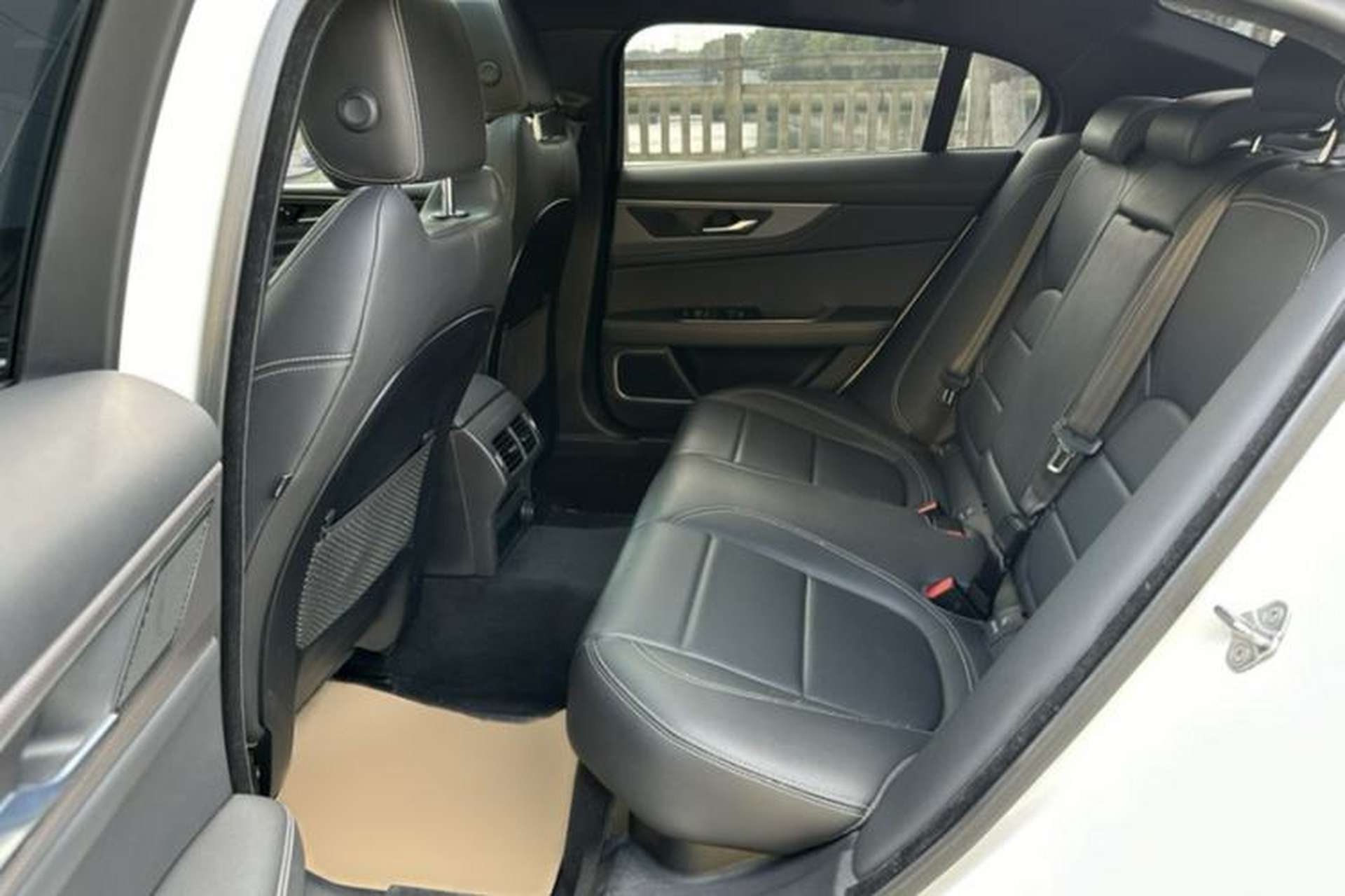 Used Jaguar XEL 2020 2.0T 200 PS R-DYNAMIC S Advanced Sport Edition Interior 5