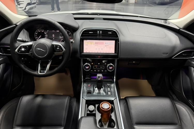 Used Jaguar XEL 2020 2.0T 200 PS S Advanced Elegance Edition Interior 6