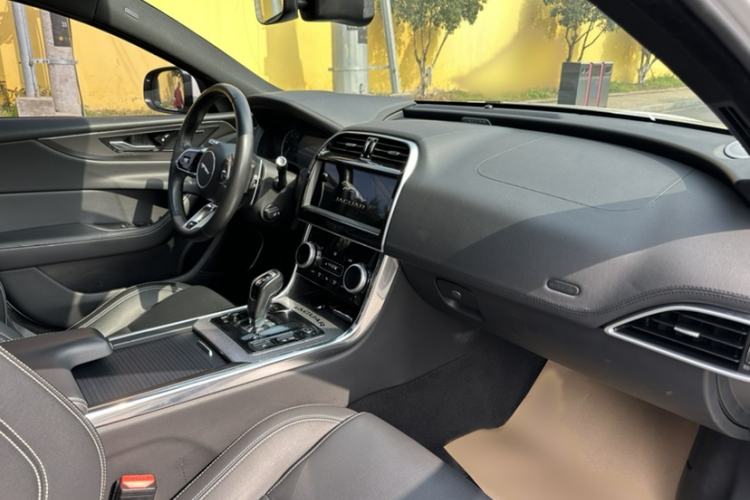 Used Jaguar XEL 2020 2.0T 200 PS R-DYNAMIC S Advanced Sport Edition Interior 8
