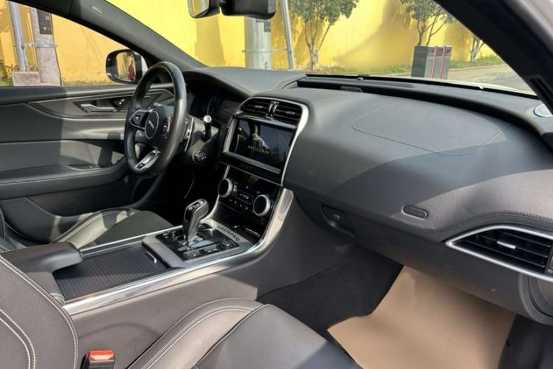 Used Jaguar XEL 2020 2.0T 200 PS R-DYNAMIC S Advanced Sport Edition Interior 8