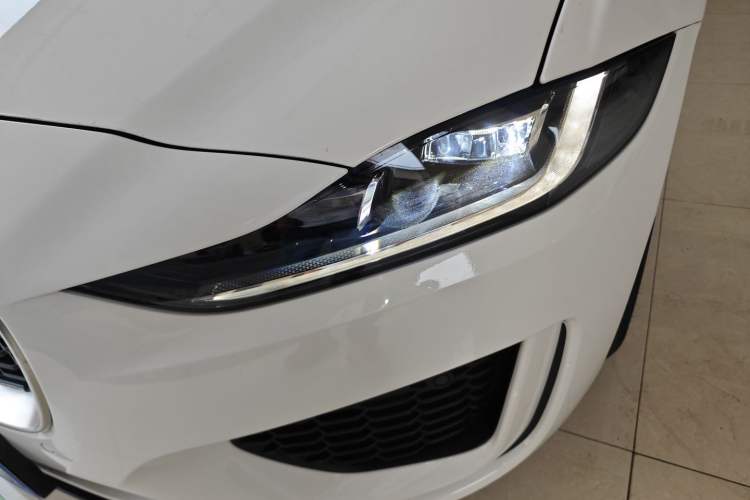 Used Jaguar XEL 2020 2.0T 200 PS R-DYNAMIC S Advanced Sport Edition Left Front Headlight