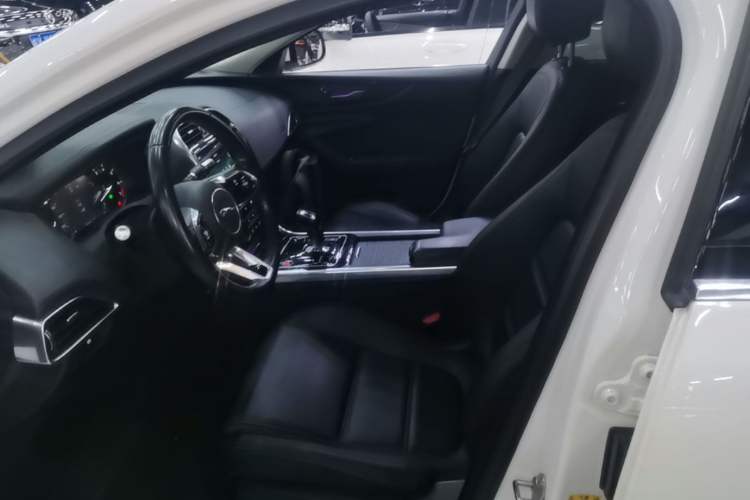 Used Jaguar XEL 2020 2.0T 200 PS S Advanced Elegance Edition Left Front Seat