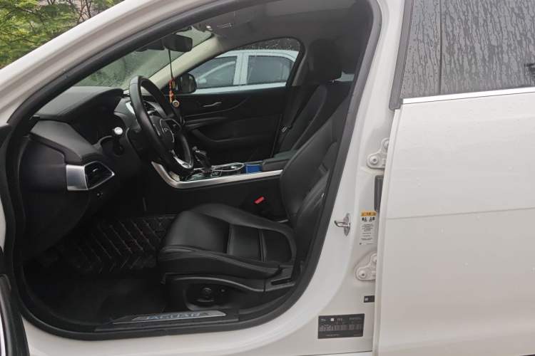 Used Jaguar XEL 2020 2.0T 200 PS S Advanced Elegance Edition Left Front Seat