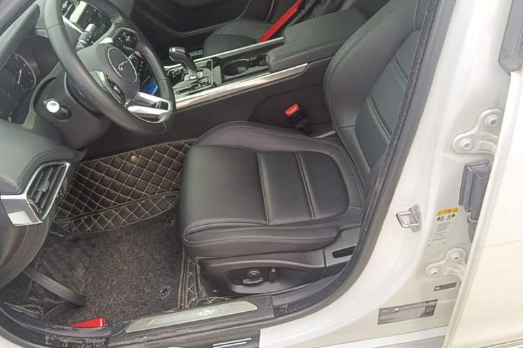 Used Jaguar XEL 2020 2.0T 200 PS S Advanced Elegance Edition Left Front Seat