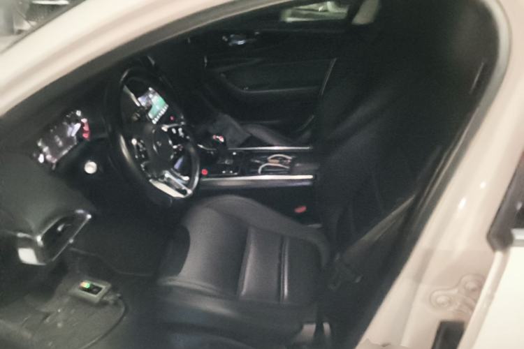 Used Jaguar XEL 2020 2.0T 200 PS S Advanced Elegance Edition Left Front Seat